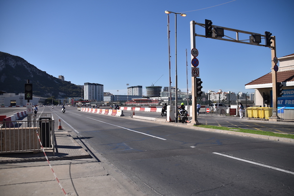 これがヨーロッパで最も危険なジブラルタル空港だ」という写真への海外の反応 - ライブドアニュース