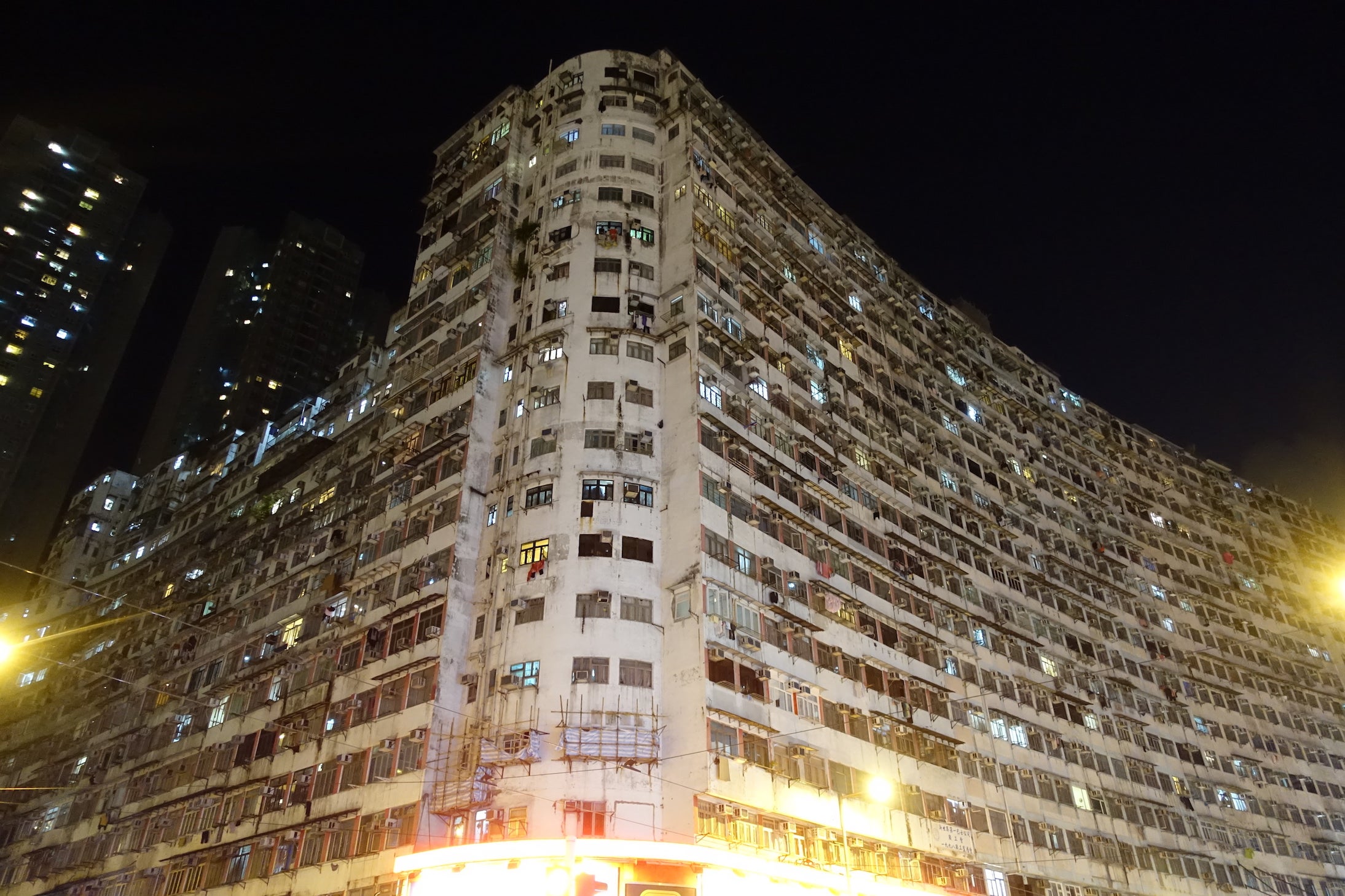 香港 ハリウッド映画のロケ地にもなった超密集住宅『益発大廈 モンスターマンション 』へ！ - トラベルライターYURIEの旅ブログTravel inStyle