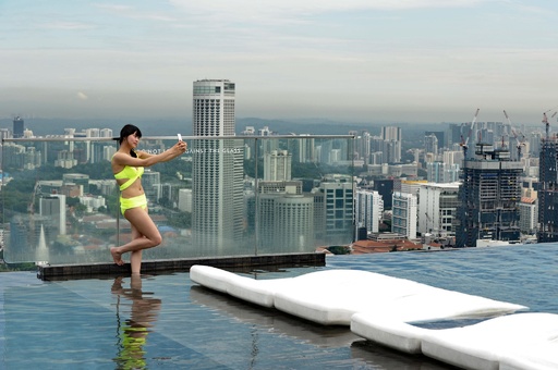 立川のマリーナベイサンズ？ホテル最上階の60mインフィニティプールに飛び込み取材日経クロステック xTECH