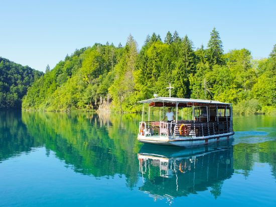 スプリット 世界自然遺産プリトヴィツェ湖群国立公園ツアー スプリット発英語ガイド夏期限定 の予約ならホットホリデ