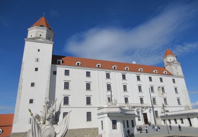 ブラチスラヴァ城 見どころ スロバキア・ブラチスラバ観光- トラリブ Travel Blog