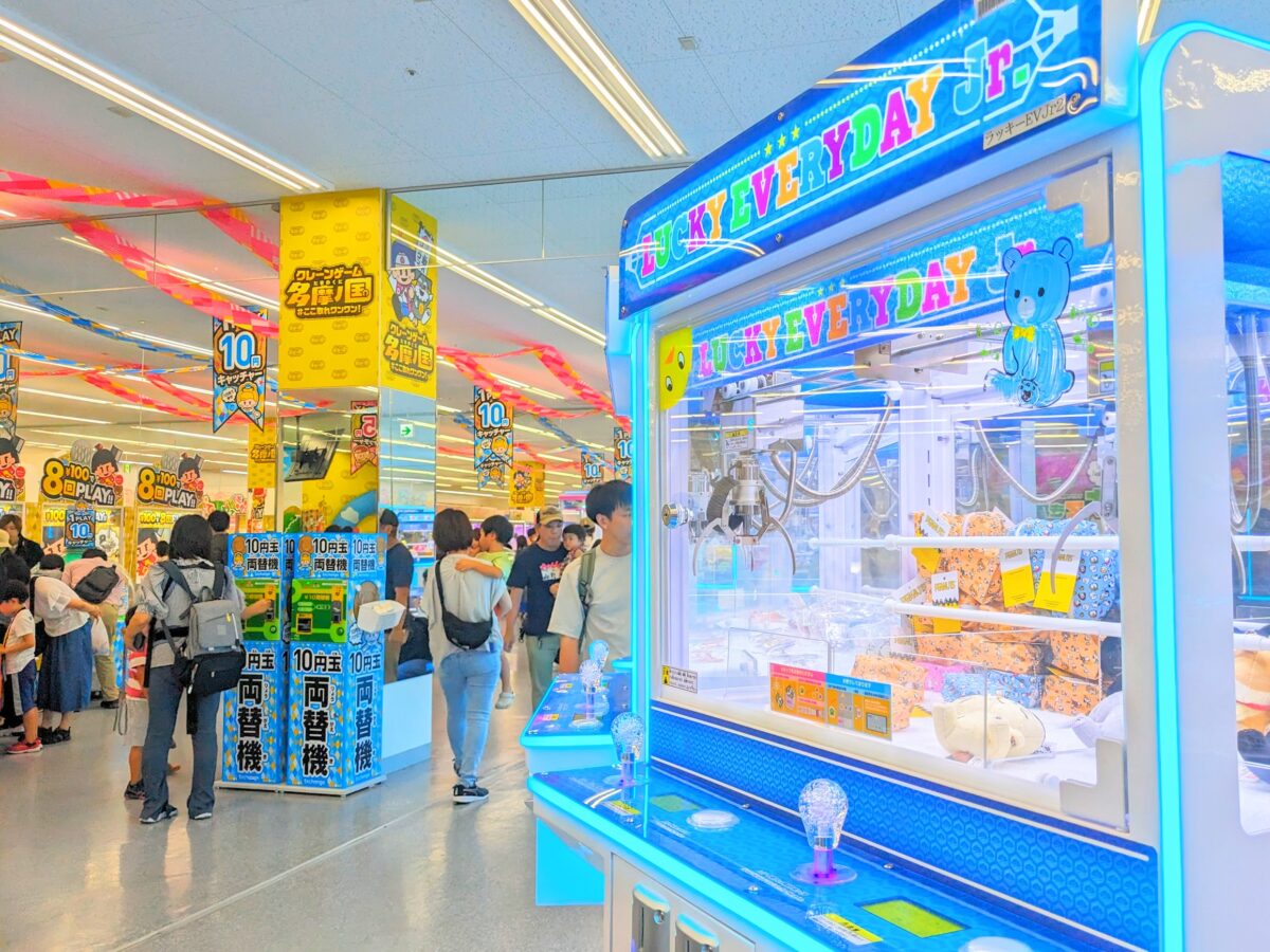 こんにちは！ エブリデイ多摩ノ国店です♪ 最近巷でよく見かけるフック台実は当店でも挑戦できますよ〜💪✨ 操作が簡単なのでクレーンゲームが苦手な方でも一発ゲット出来るかも⁉️ 是非遊びに来て下さい🤗エブリデイ多摩ノ国ここ取れワンワンフック台一発