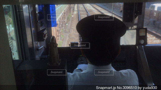 運転席の後ろの窓から前を見たがる電車 好き息子。先客の成人男性がいたのに諦められず、近くに立ってたら 」 東京都・40代女性全文表示 Jタウンネット