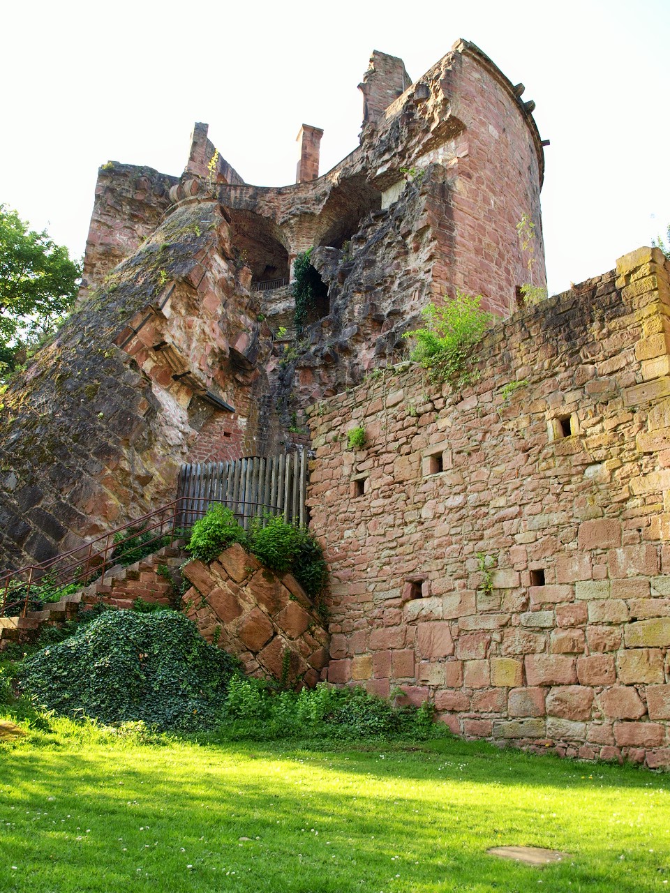 DeadOn Abandoned イタリアの城 廃墟 20079002254 の写真・イラスト素材アマナイメージズ