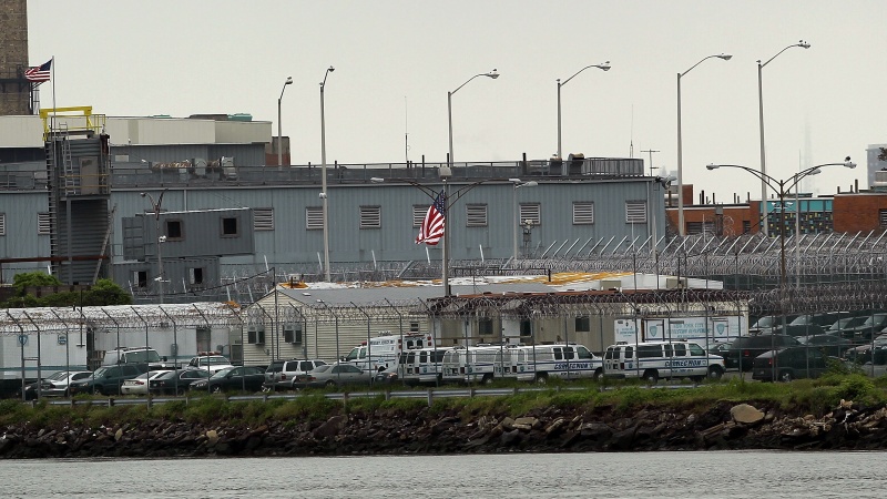 刑務所の島」の8232点のロイヤリティフリー画像、写真素材、絵Shutterstock