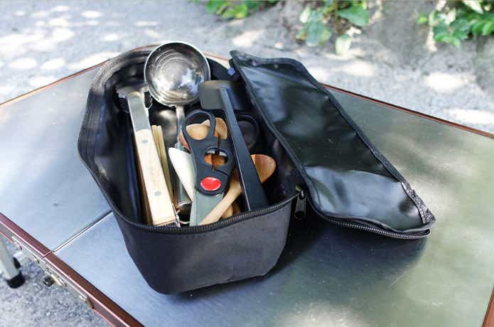 スタンダードプロダクツ」って知ってる❓✋ あの100円ショップダイソーの新業態「スタンダードプロダクツ」にはキャンプで使えるグッズが豊富なんです🔥次のおでかけ時にぜひチェックしてみてくださいね🏃‍♀️ 記事ではこちらでご紹介した他にも キャンプはもちろん日常