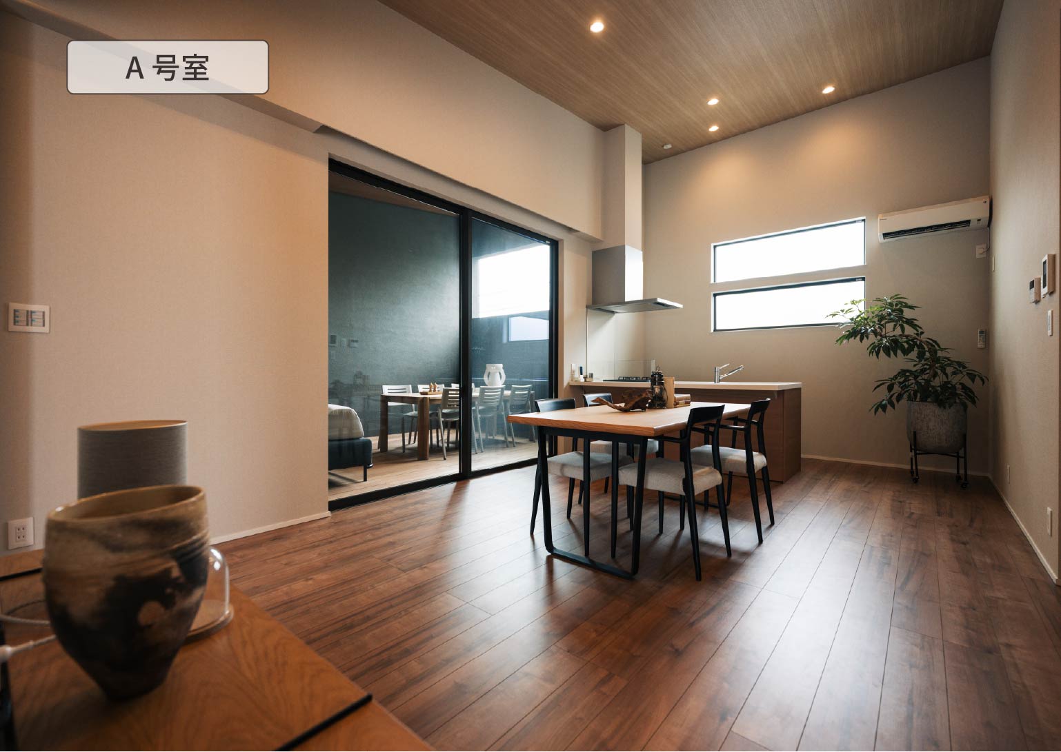 賃貸ガレージハウスの常識を覆す！ クルマ好きの理想郷「ガレジデンス」とは - e燃費