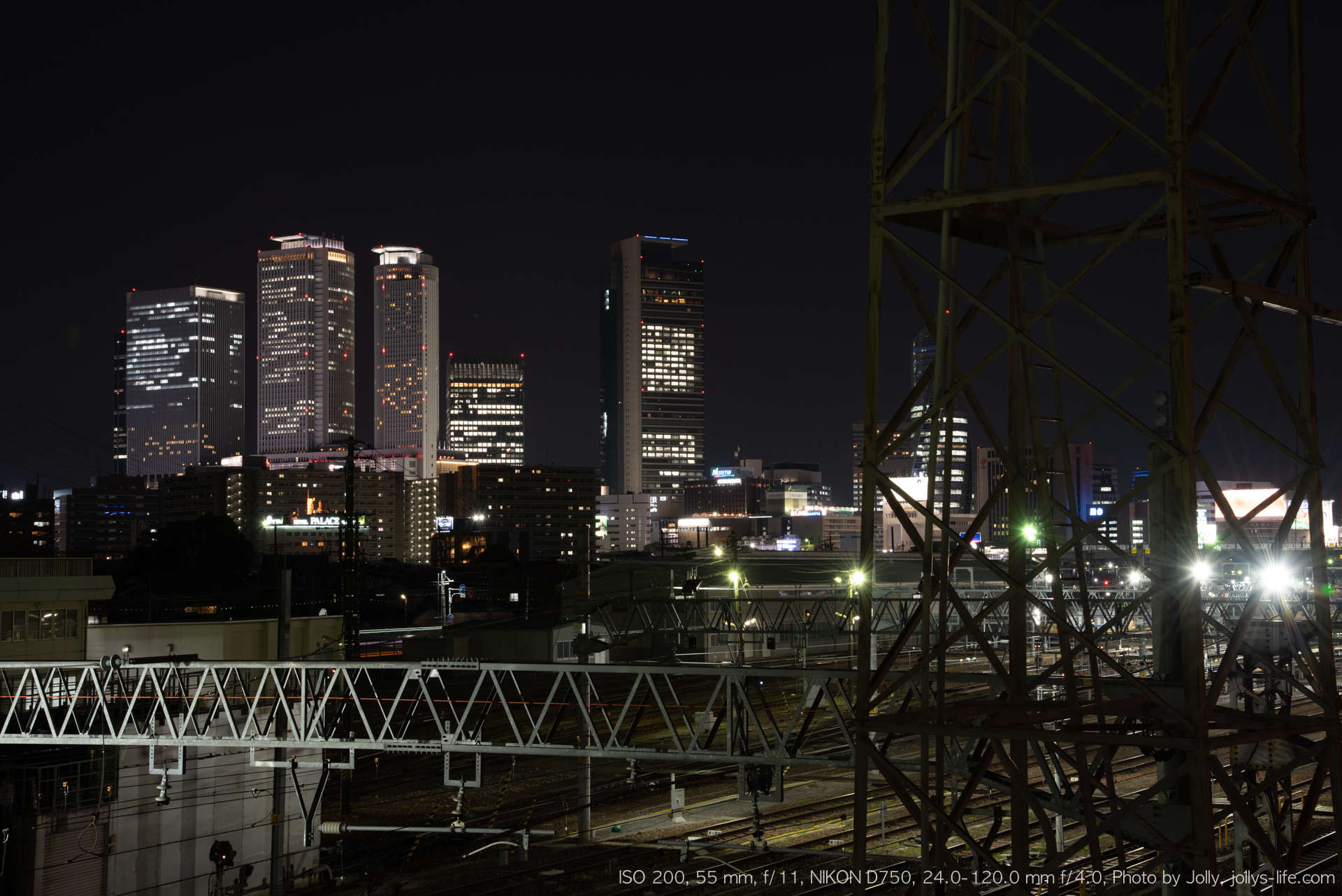 名駅エリア 夜景 ビル群から名古屋城を望む 10219000294 の写真・イラスト素材アマナイメージズ