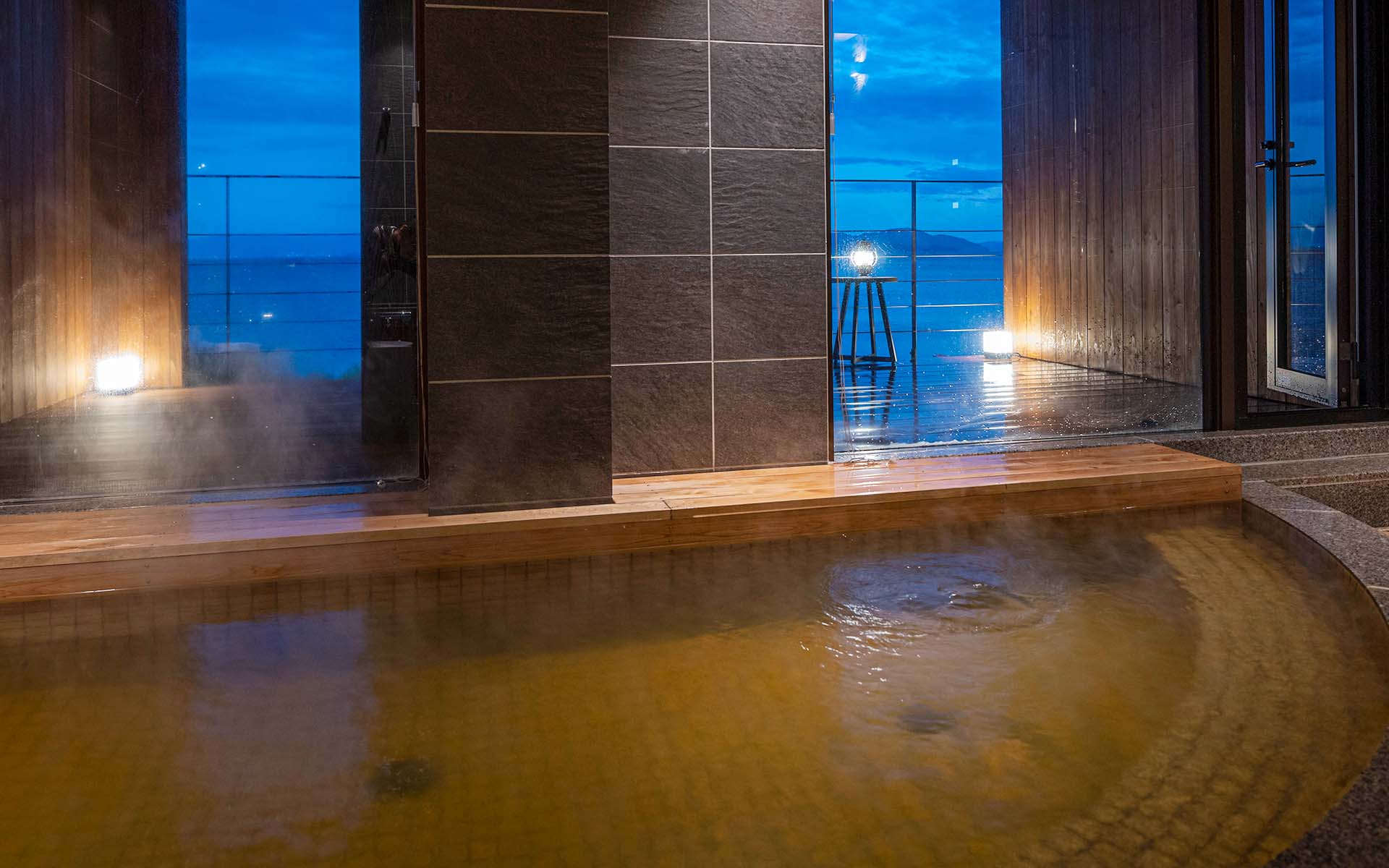 今年4月オープン 琵琶湖まで徒歩1分♡ 絶景グランピングスポットが誕生