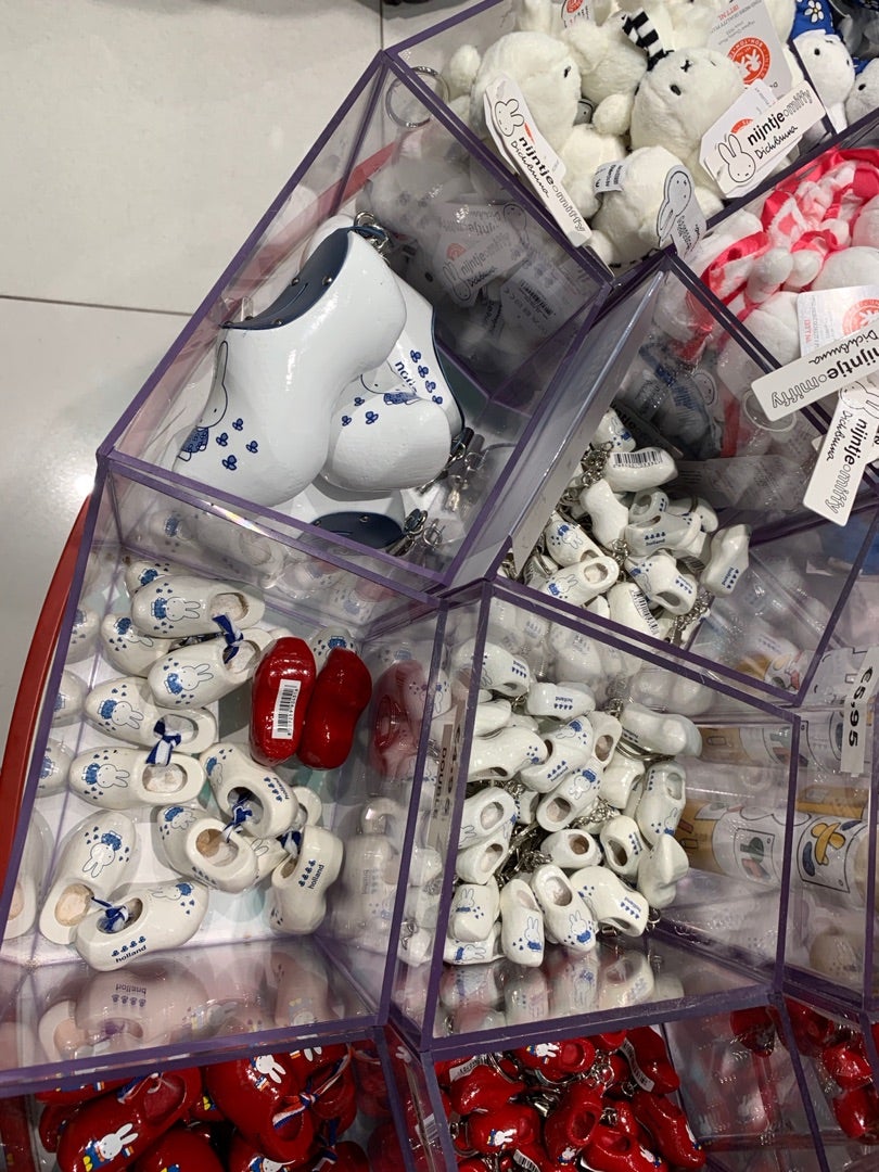 アムステルダム スキポール空港のスーパーマーケット・おすすめのオランダ土産 を紹介