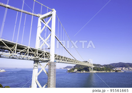 門司港のおすすめスポット”関門トンネル人道””関門橋”をご紹介✨ 九州と本州をつなぐ関門トンネル人道と関門橋✨関門トンネル人道には、福岡県と山口県の境目が🫢 スポット： 関門トンネル人道関門橋 門司港レトロインフォメーション @mojiko_info門司港のイベント