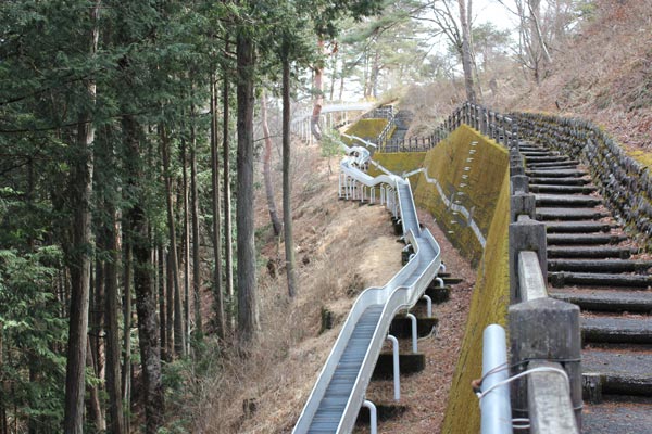 名古屋市緑区 大高緑地の遊具、駐車場などの情報！恐竜遊具に長い滑り台、ゴーカート有