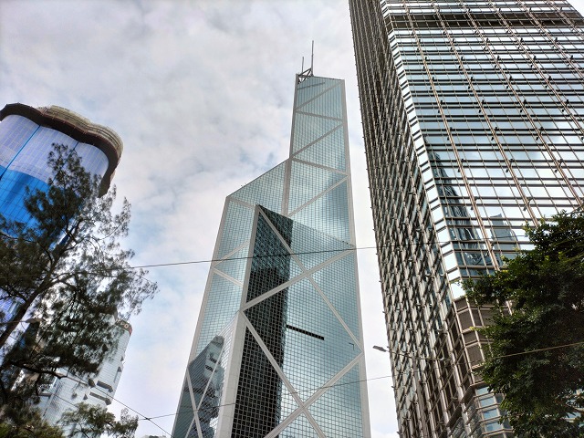 高層ビルがびっしりと建ち並ぶ香港沖で、「ヨンオルム 渦巻き水柱 」現象が発生し、話題になった。30日、香港専門大学 HKO と現地メディアの報道によると、28日午後12時30分頃、ビクトリア港でヨンオ- MK