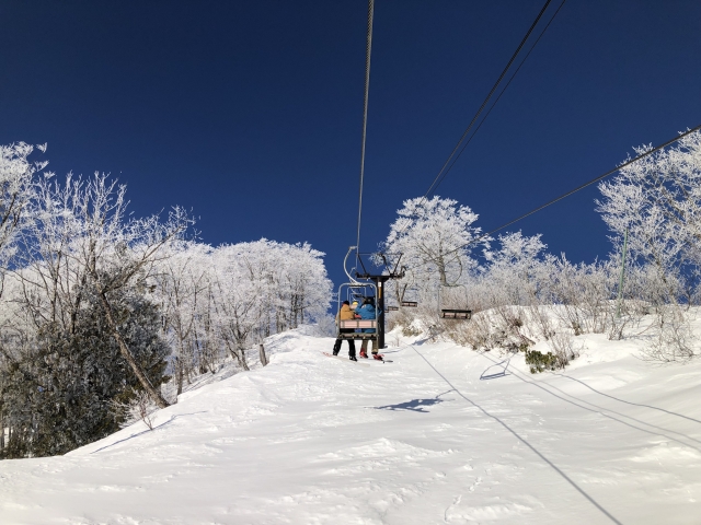 長野県白馬村、23-24冬季シーズンの観光客数が前年比123％、過去20年で最高値に。村内スキー場来場者は延べ80万人を突破一般社団法人白馬村観光局のプレスリリース