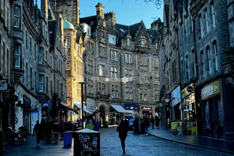 ホリールード宮殿アビーヒル- ツアーとアクティビティエクスペディア