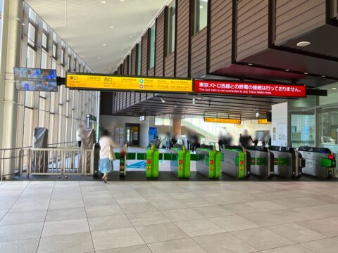 階段 ~2020 03 20 表参道口改札へ1分で行くには 原宿駅：山手線内回り山手線パタパタ乗り換え案内