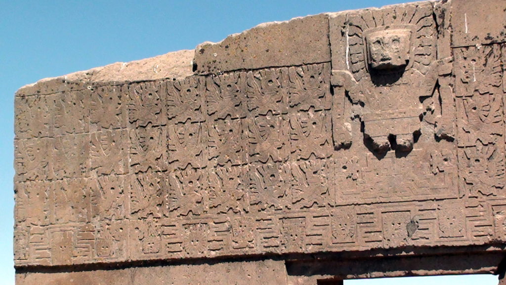 ボリビア・ティワナク遺跡の太陽門の写真素材・画像素材 Image 98894979