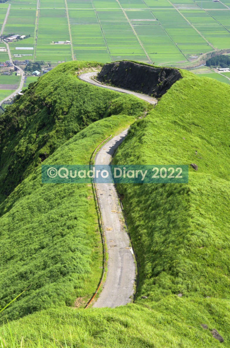 熊本県の阿蘇にはジブリ映画「天空の城ラピュタ」の世界が広がっていた！豊かな秘境が広がる絶景の阿蘇はドライブやツーリングに最適な人気スポット！ -自然クールジャパンビデオ日本の観光・旅行・グルメ・面白情報をまとめた動画キュレーションサイト「COOL JAPAN