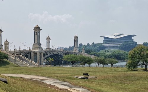 マレーシア プトラジャヤ近未来都市の美しすぎるモスク「Masjid Putra プトラモスク 」』その他の都市 マレーシア の旅行記・ブログ by弾丸トラベラー さん フォートラベル