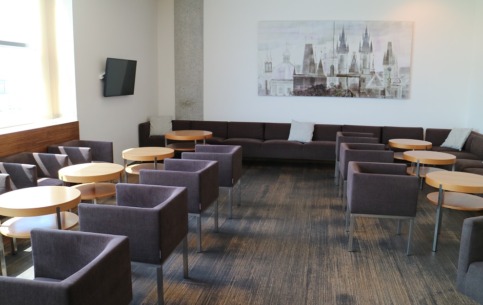 チェコ プラハ空港で空港泊したら超絶快適だった話。我が肺は2個である