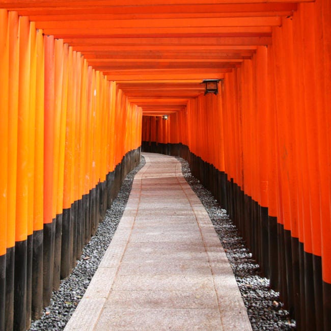 京都 想いよ届け！伏見稲荷大社にあるおもかる石に願いを込めようaumo アウモ