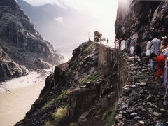 壮大なカラコルム街道の旅パキスタンのベストドライブを発見する