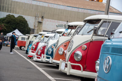 ワーゲンバスへの敬意を表した外観 EVキャンピングカー「XBus」をElectricBrandsが発表インターネットコム