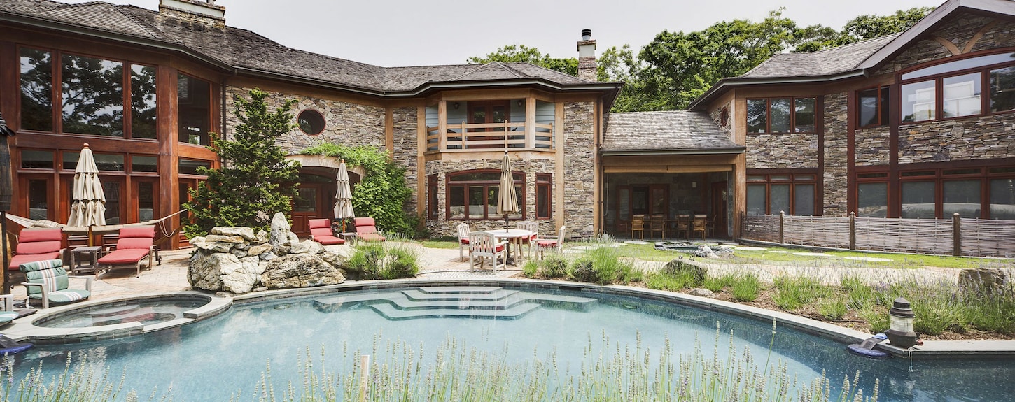 ルイ・ヴィトン」や「シャネル」も！ 高級避暑地イーストハンプトンにラグジュアリーブランドが大集合 - WWDJAPAN