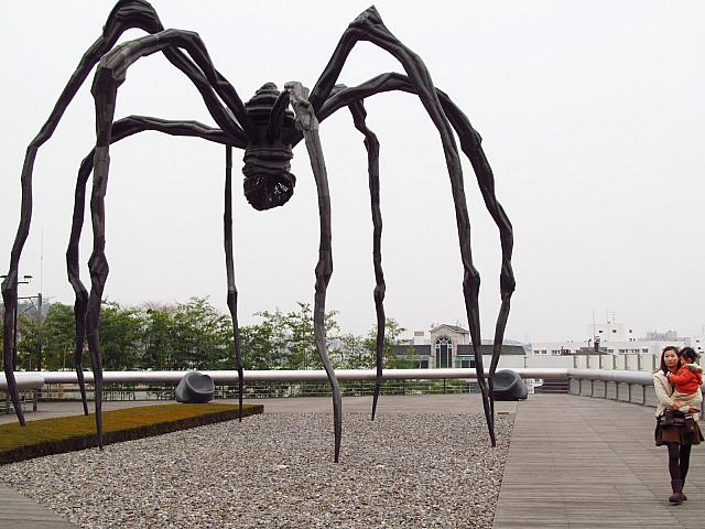 六本木ヒルズ前にあるこの蜘蛛のオブジェがめちゃくちゃカッコイイ🕷️ 撮影日:2024.11 撮影地:東京都tokyocameraclubigersjplovers_nipponjp_gallerybestjapanpicswu_japanart_of_japan_ptk_japanimpressive_galleryjapan_daytime_viewnipponpic