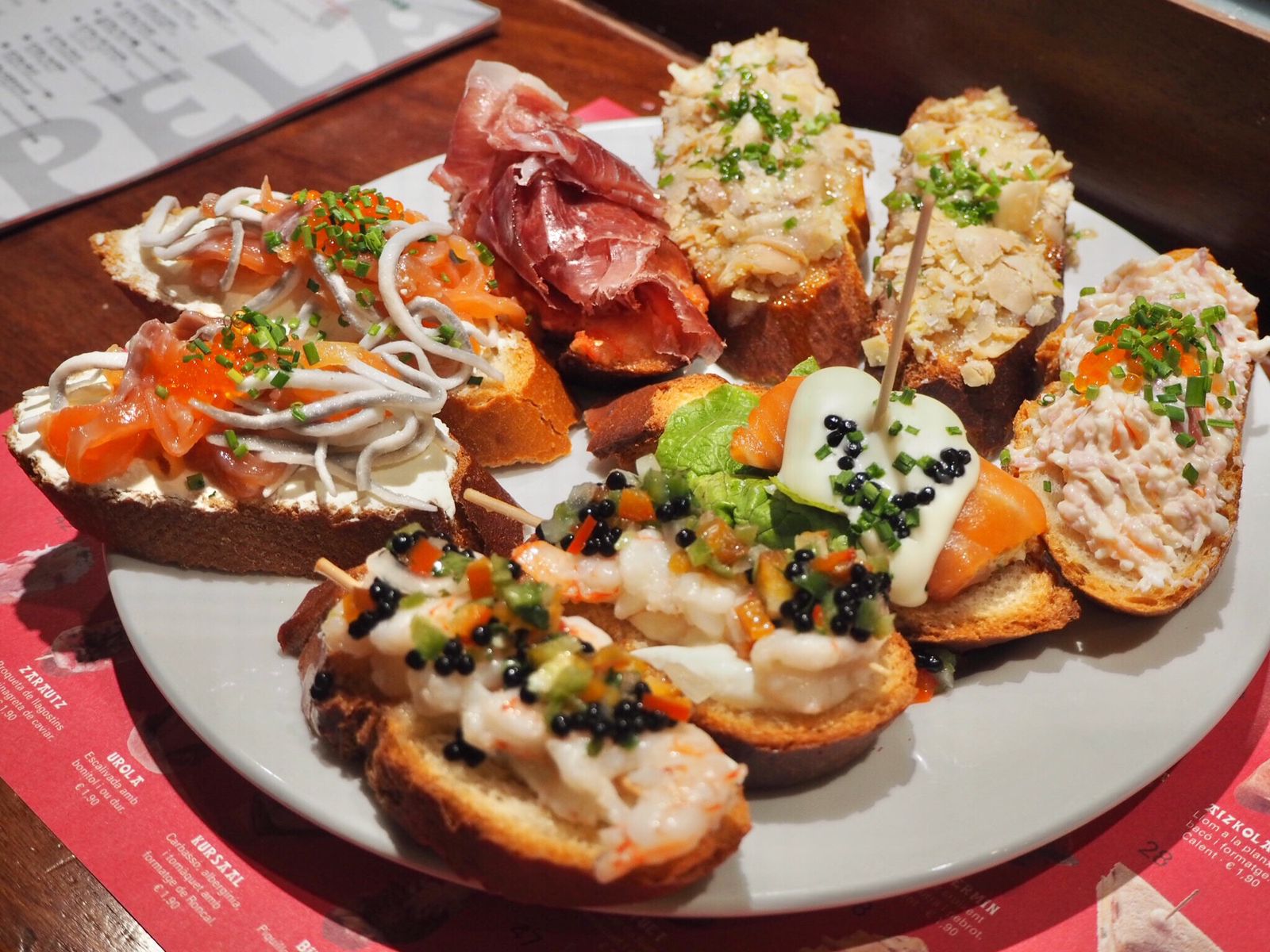 地元スペイン人スタッフおすすめ！バルセロナの真の魅力に迫る旧市街＆バル巡りツアー│Barefoot!ウォーキングツアー海外旅行のSTW