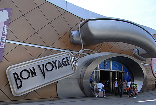 ボンボ行く人要注意！ 舞浜駅すぐにあるディズニーストア、ボン・ヴォヤージュが、9 19〜9 21の間は予約が必須になります！9 19から発売のハロウィングッズがボンボでも販売されますよ！✨ これは嬉しすぎますよね😊♪9 30から発売のグッズについてはまだボンボでの販売は未定ですが、販売されるとなればまた予約必須になるかもしれないですね☺️