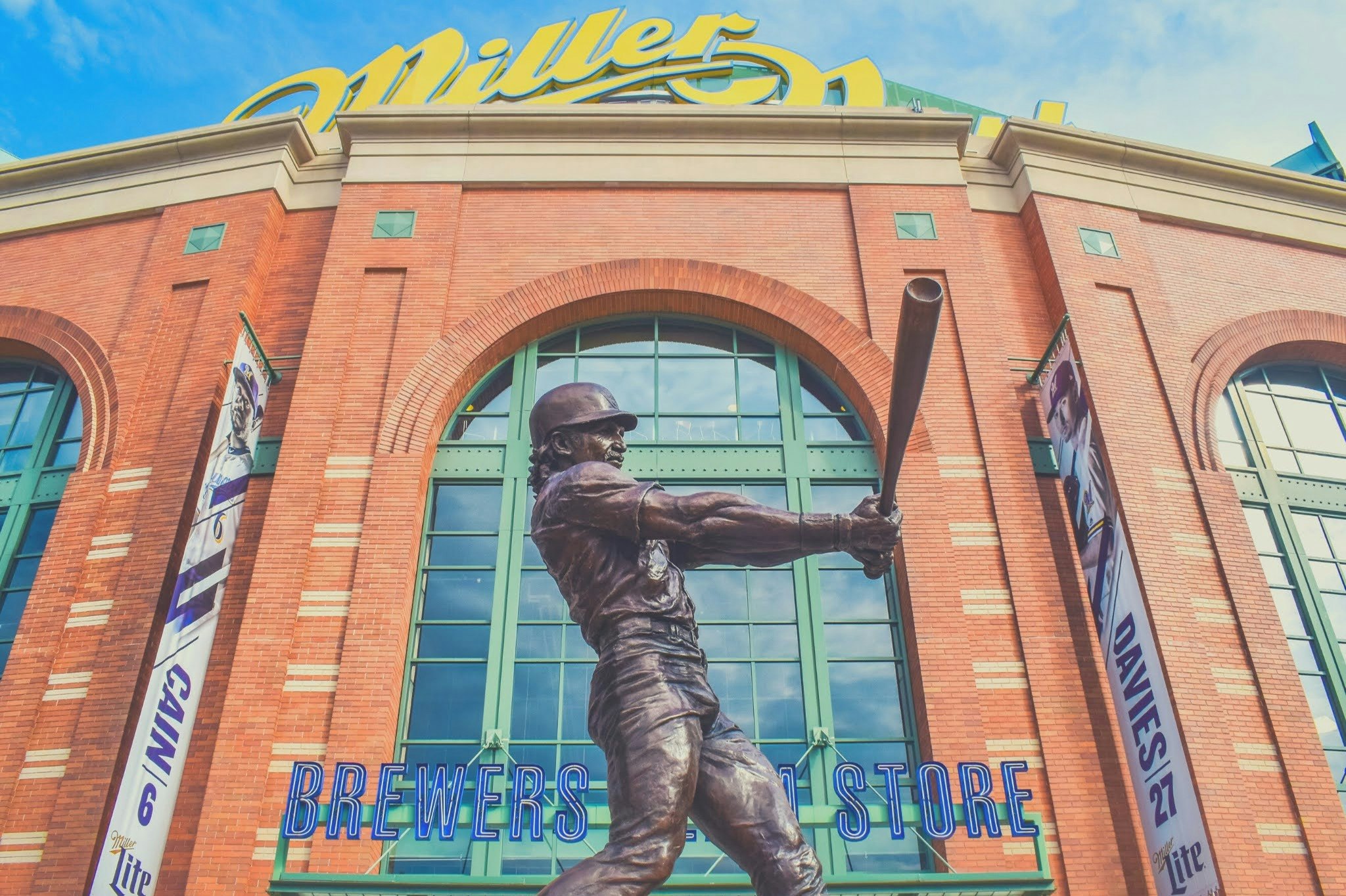 アメリカンファミリーフィールドでのミルウォーキー・ブルワーズの野球の試合Klook