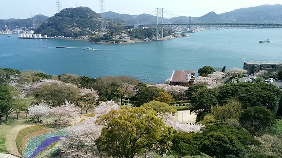 関門海峡が一望できる県内屈指のビューポイントで絶景を楽しもう│Yamaguchildren play spot