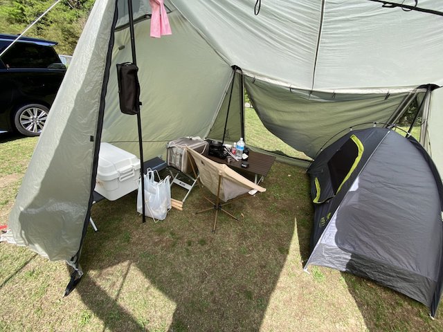 テントの中ってどう整理してるの？？レイアウト上手なキャンパーが実践してる『3つのコツ』CAMP HACK キャンプハック