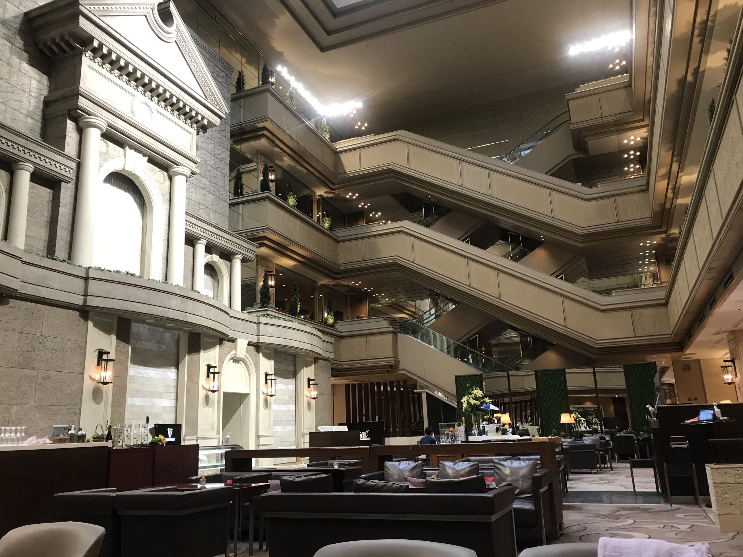 名古屋東急ホテル アトリウムラウンジ「グリンデルワルド」から新作パフェ「マロンティーヌ」「キャラメルポム」が登場しました名古屋シメパフェ札幌シメパフェ公認名古屋パフェ推進委員会