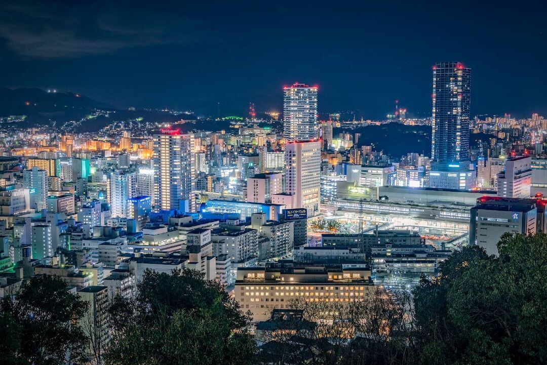 広島の夜景と花火の共演に竜王公園から歓声が沸いた「広島みなと 夢 花火大会」広島観光情報総合サイト 旅やか広島