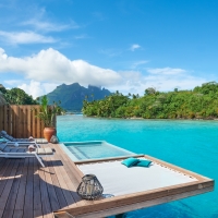 タヒチ旅行・美しい島々の人気リゾートホテル、水上コテージをご案内フォーティ・ナインリゾーツ