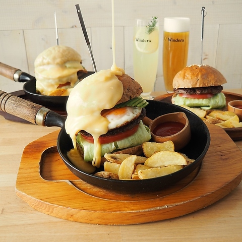 ゴールデンウィークは七里ヶ浜へ！ ウィンデラカフェでお待ちしています。 青い海、江の島、そして江ノ電が見える特等席で、春の陽気を感じながらリフレッシュしませんか？七里ヶ浜カフェウィンデラカフェ江ノ島ビュー江ノ電が見えるカフェ湘南カフェ巡り