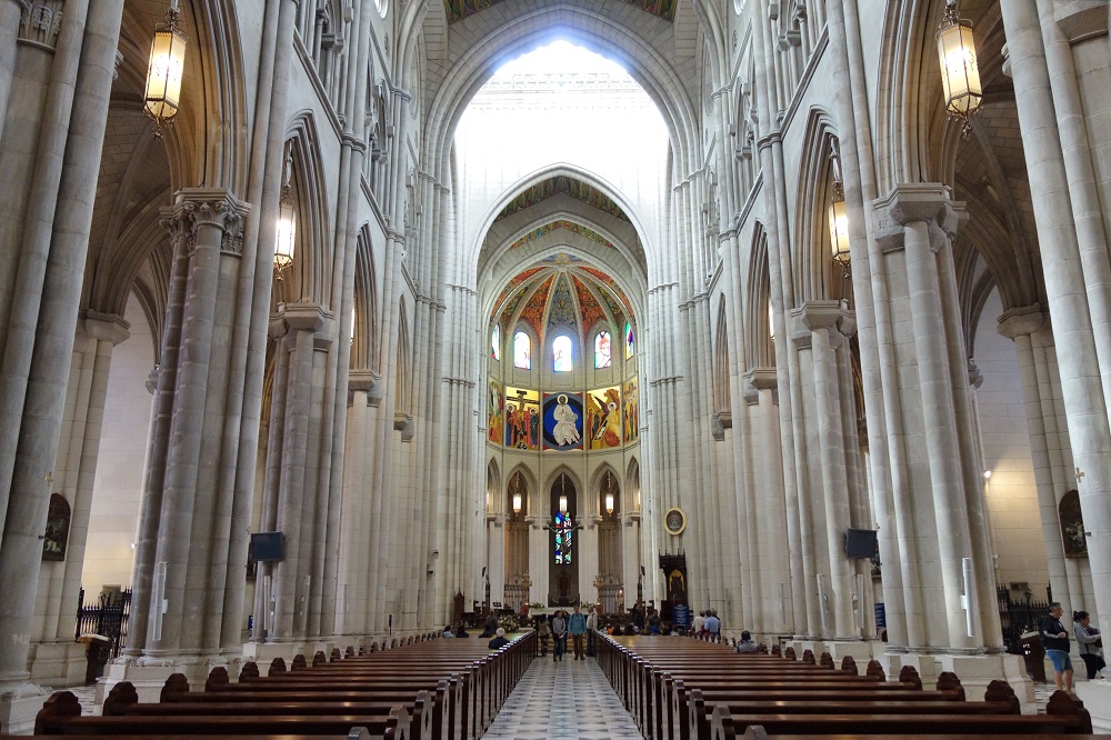 アルムデナ大聖堂 Catedral de Santa María la Real de la AlmudenaOlé España