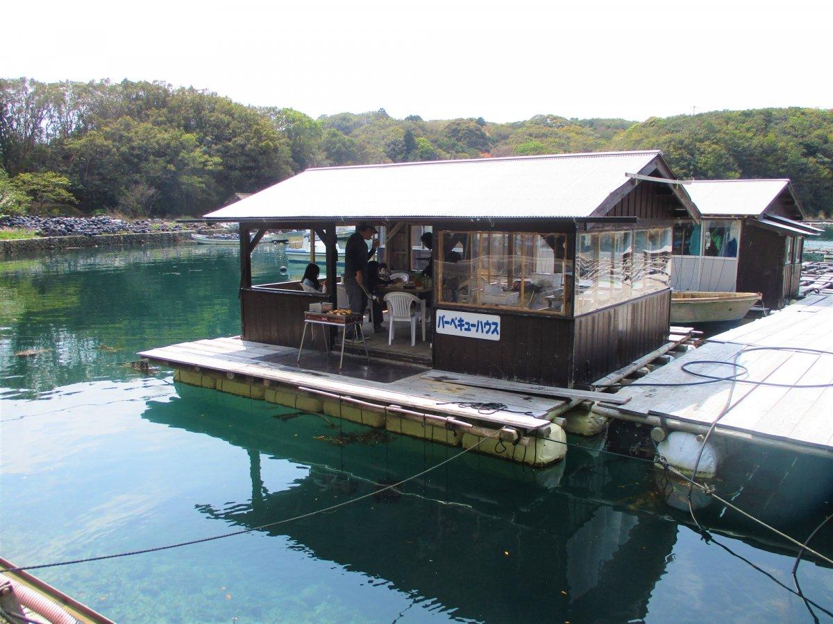 英虞湾の真珠養殖いかだ