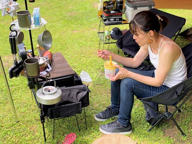 トランクカーゴの中ゴチャゴチャ Seriaのゴミ箱でトランクカーゴを仕切ってみました,100均,コスパ最強 キャンプ道具お気楽アウトドアろぐ わ