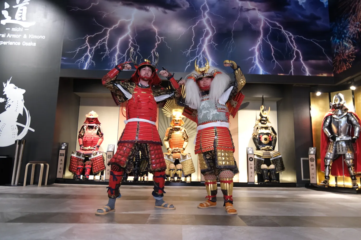 大阪・大阪城 「HONORプラン」尊敬すべき侍体験！大坂の陣で武功を上げるため甲冑・兜の武将にふんして大阪城へ、いざ出陣！！ 楽天トラベル 観光体験