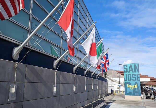 サンノゼ空港にロボット