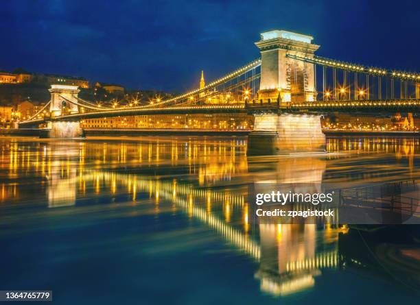 セーチェーニ鎖橋 1 3」 by T2Artmeter暮らしを彩るアートが、きっと見つかる