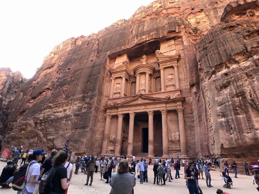 ペトラ遺跡に住み続ける73歳の男、移住を拒否ナショナル ジオグラフィック日本版サイト