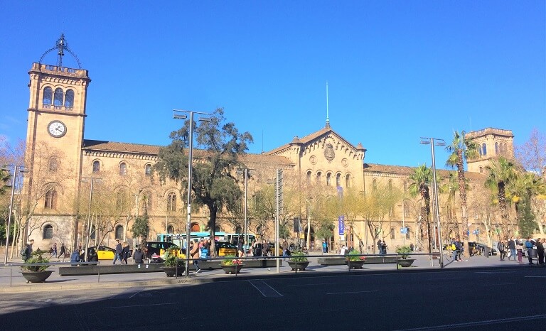 バルセロナ空港～市内を結ぶ「Aerobus」- 料金、チケットの買い方、乗り方など - Amazing TRIP