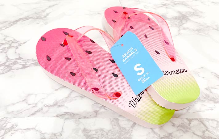 100均の浮き輪はコスパ最強！ビーチボールや空気抜きもワッツで揃う - 株式会社ワッツ