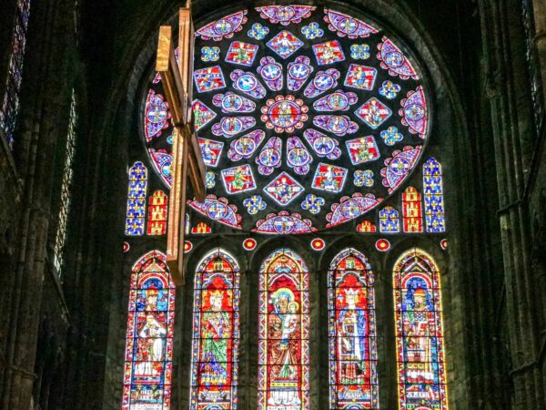 フランスの観光名所「シャルトル大聖堂」の見どころ紹介地球の歩き方