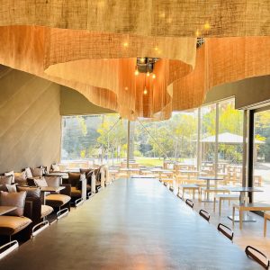 隈研吾氏設計 国営昭和記念公園 オカカフェ 東京・立川 「家具・インテリア」をエストレージが製作 - オーダー家具・壁面収納・収納ラボ