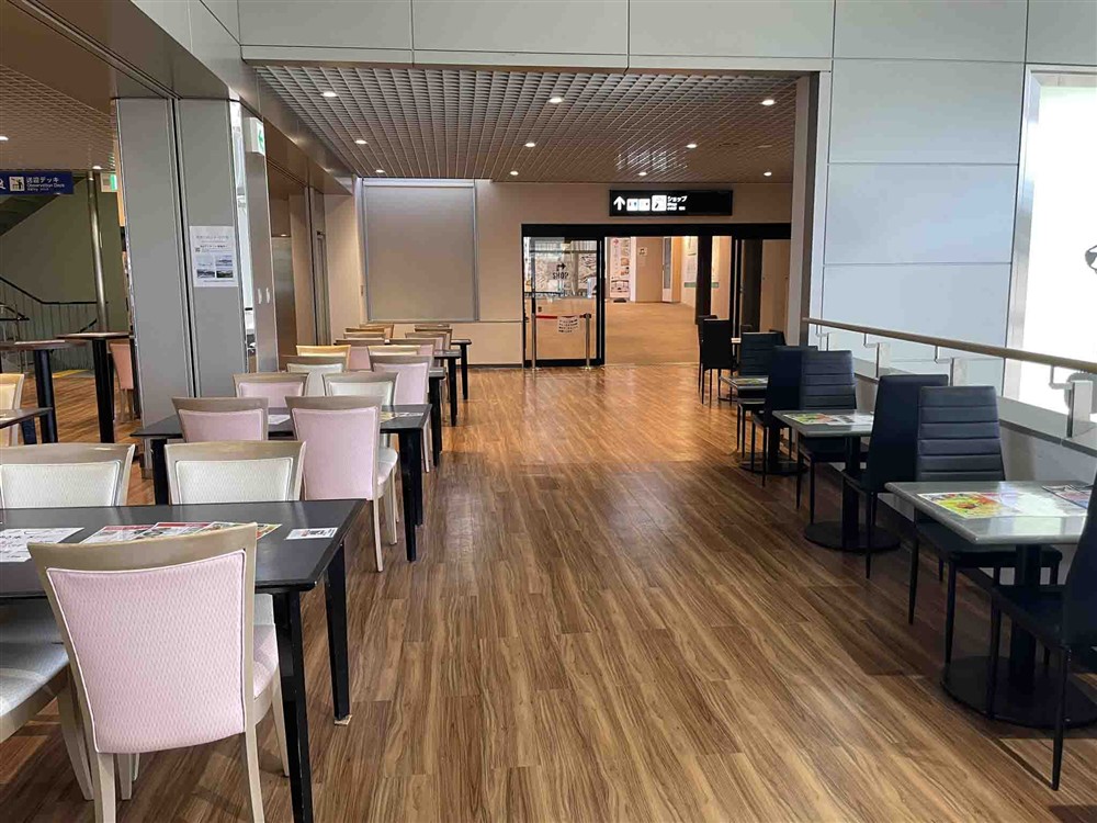 和歌山セレクト」の商品棚には県内のさまざまな土産品が並ぶ - 和歌山経済新聞